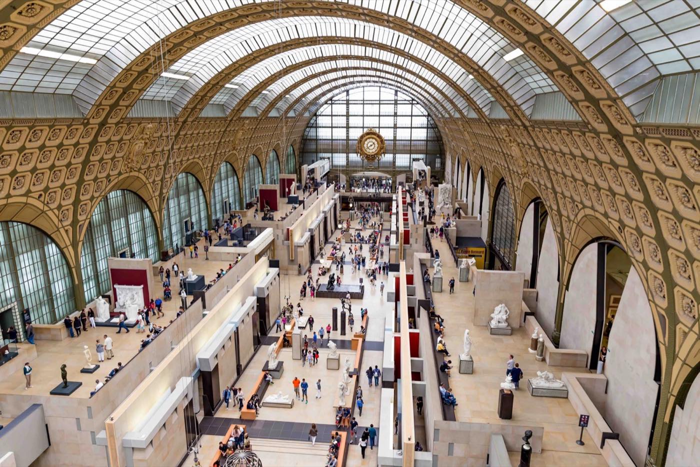 Grande nef du musée d'Orsay avec son horloge dorée